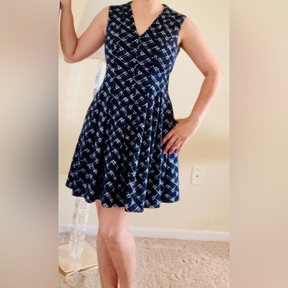 Cute mini dress with pickets by Vince Camuto size 4 in navy and white